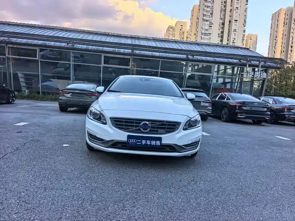 Volvo S60 Plug-In Hybrid 2015