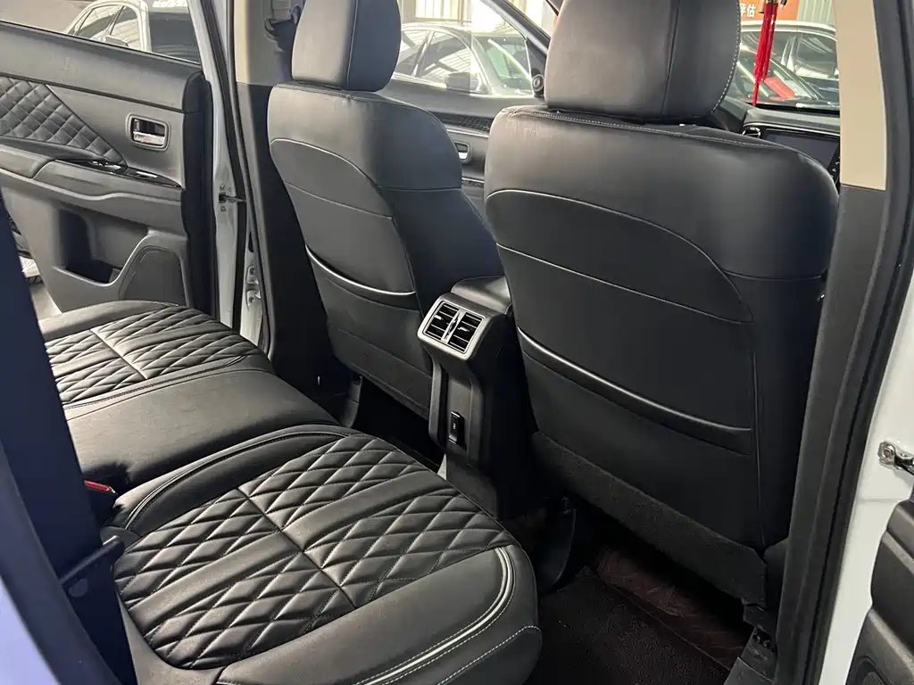 Mitsubishi Outlander 2021 — фото 12