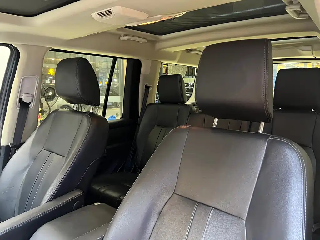 Land Rover Discovery 2014 — фото 16
