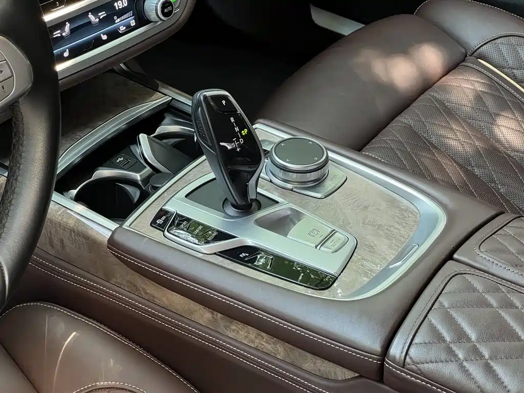 BMW 7 Series 2021 — фото 14