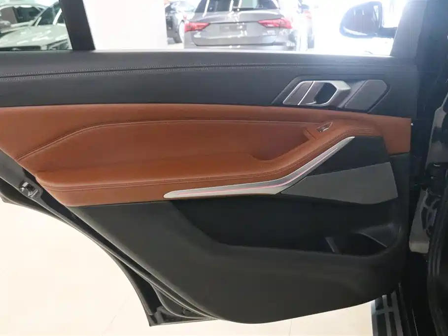 BMW X7 2022 — фото 19
