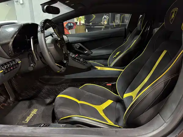 Lamborghini Aventador 2012