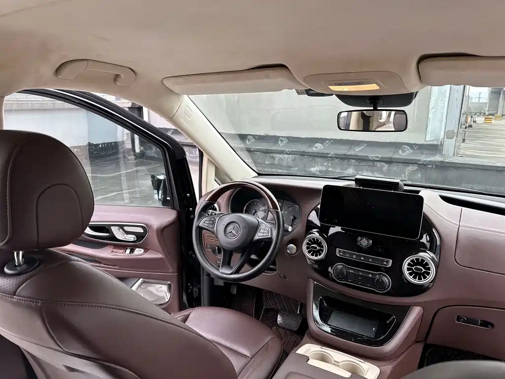 Mercedes-Benz V-Class 2019 — фото 15