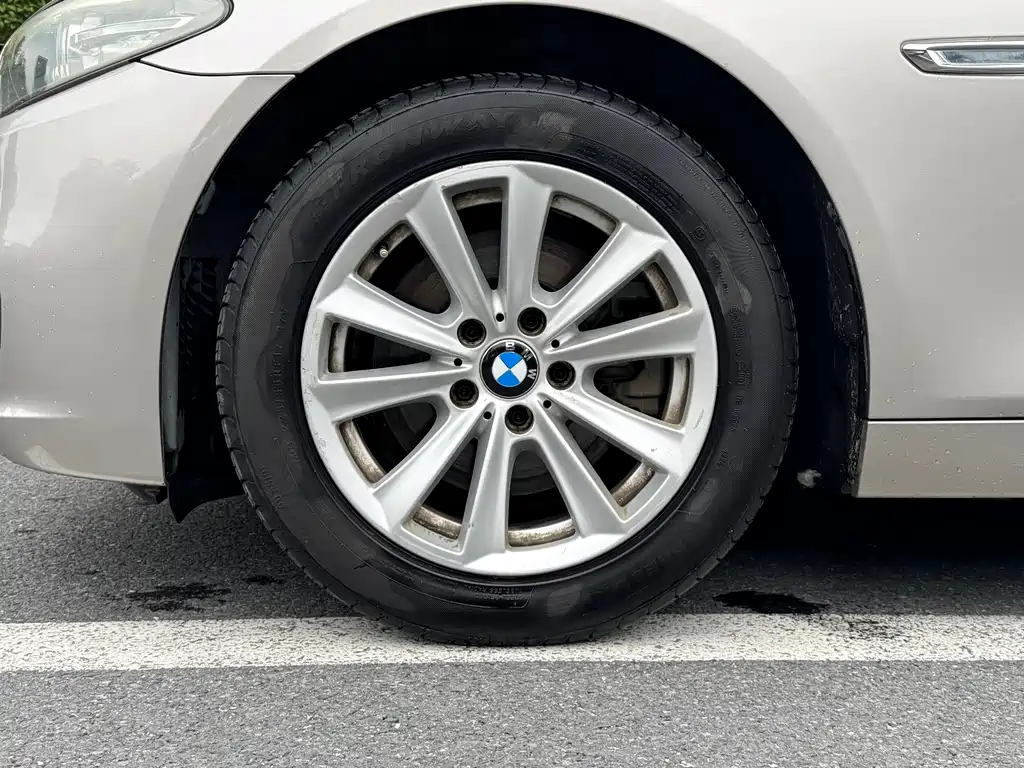 BMW 5 Series 2016 — фото 9