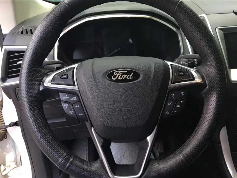 Ford Edge 2016 — фото 15