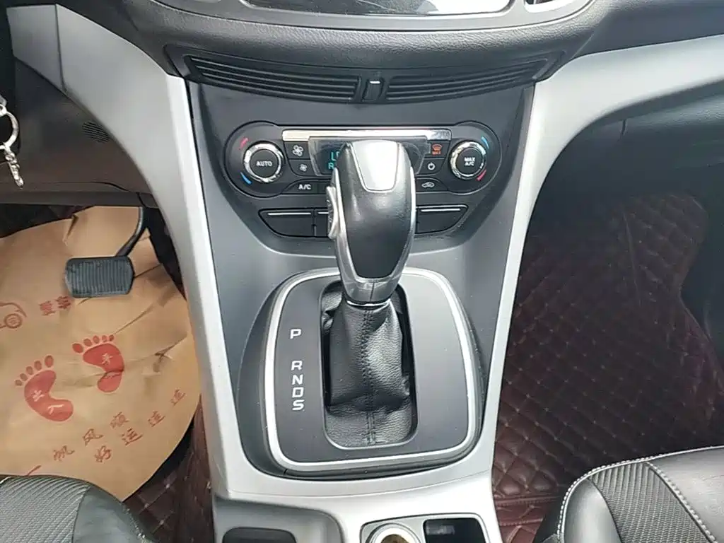 Ford Kuga 2015 — фото 14