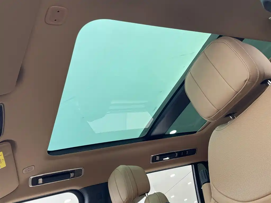 Land Rover Range Rover 2023 — фото 17