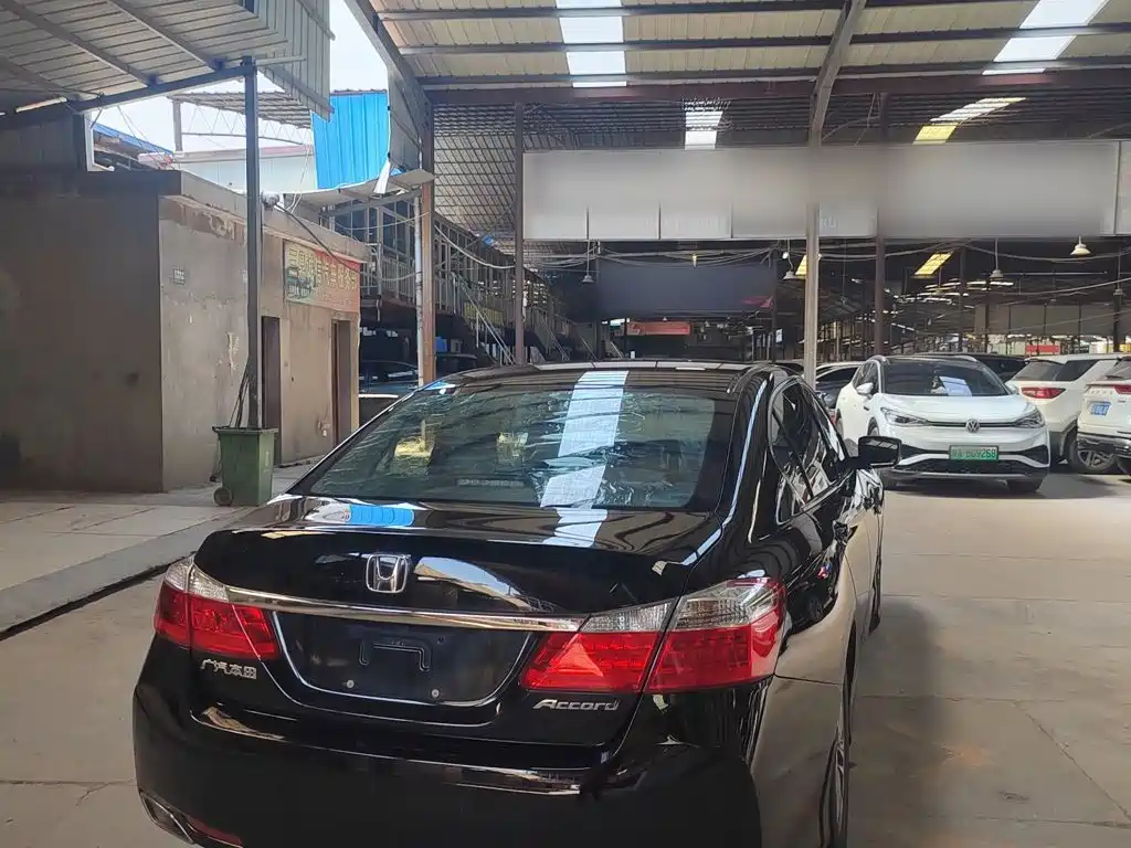 Honda Accord 2015 — фото 11