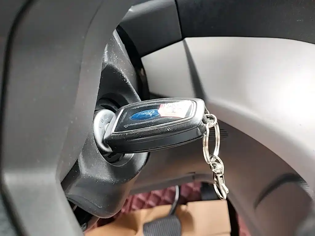Ford Kuga 2015 — фото 9
