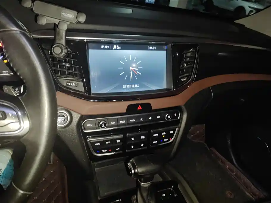 GAC Motor Trumpchi GS8 2017 — фото 13