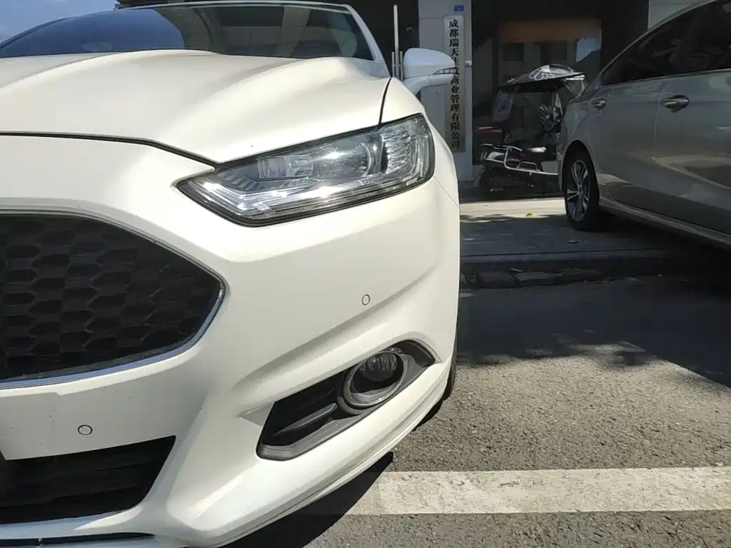 Ford Mondeo 2015 — фото 24