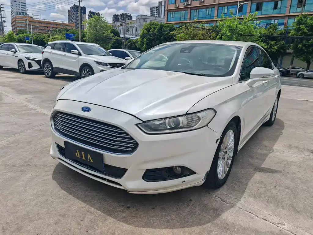 Ford Mondeo 2015 — фото 1