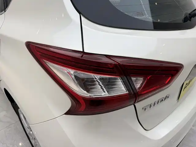 Nissan Tiida 2017 — фото 19