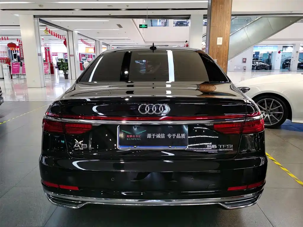 Audi A8 2018 — фото 4