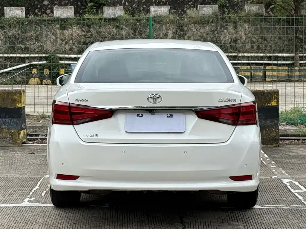Toyota Crown 2015 — фото 6