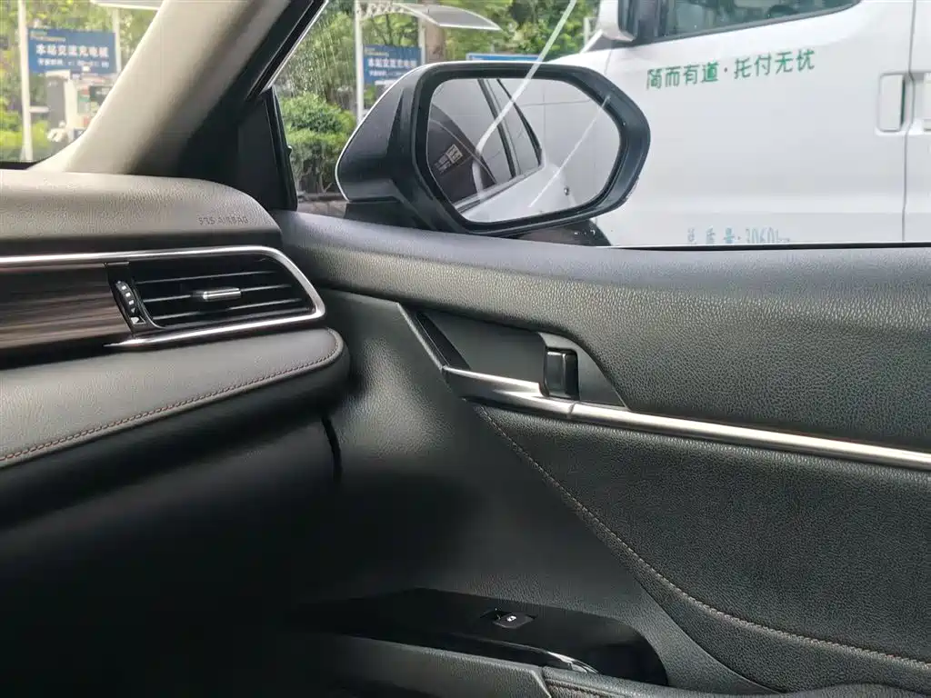 Toyota Camry 2019 — фото 19
