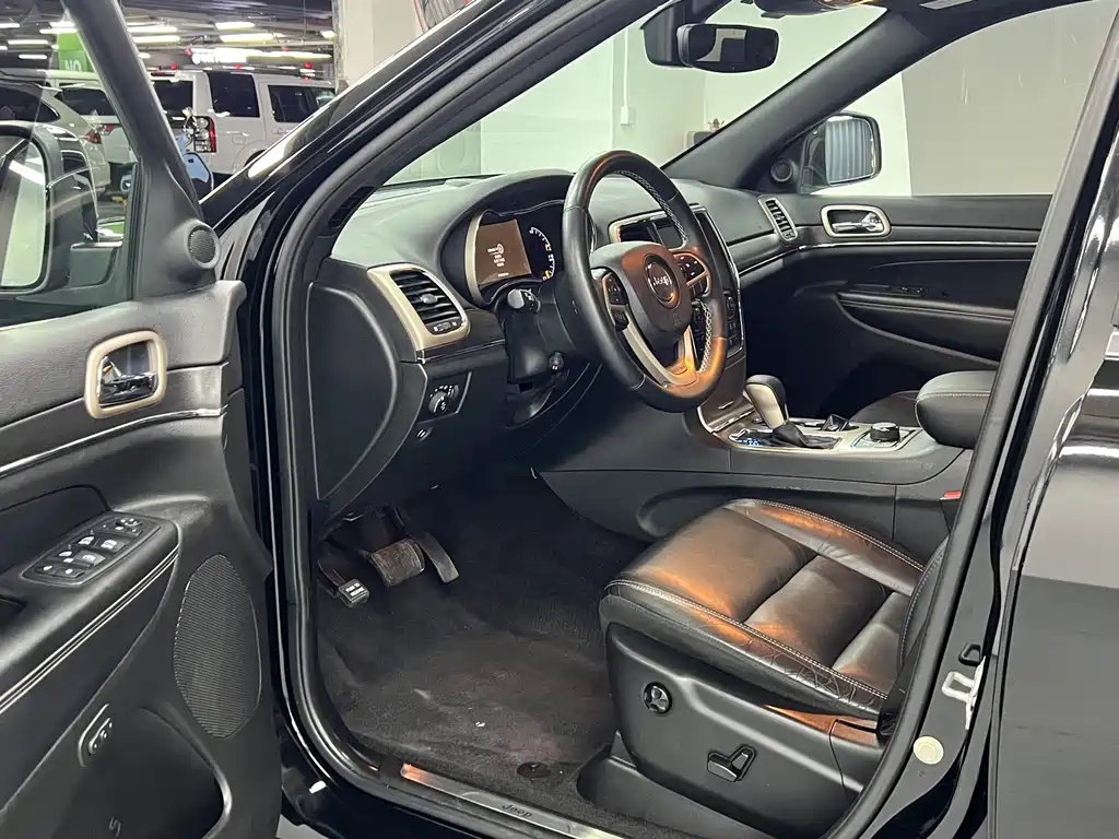 Jeep Grand Cherokee 2017 — фото 7