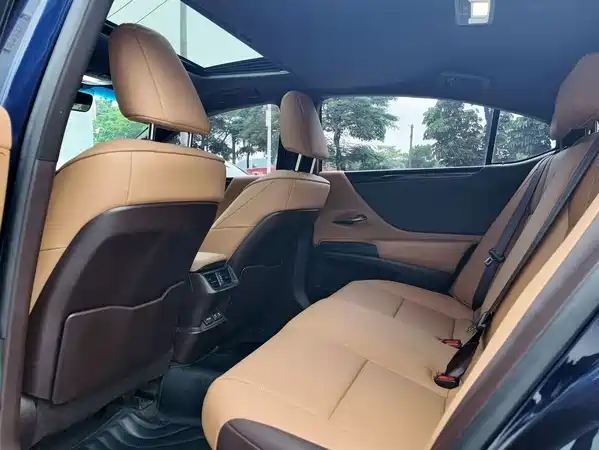 Lexus ES 2021