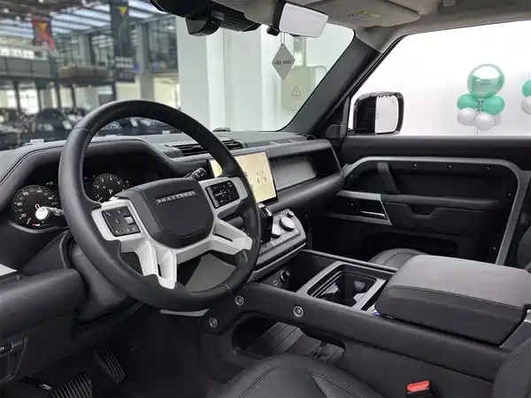 Land Rover Defender 2023
