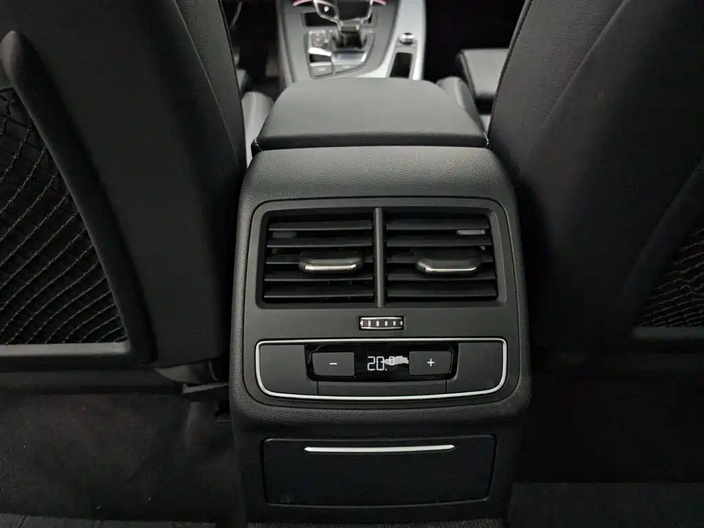 Audi A4L 2022 — фото 15