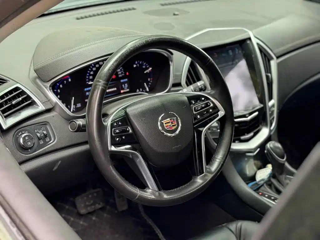 Cadillac SRX 2015 — фото 9