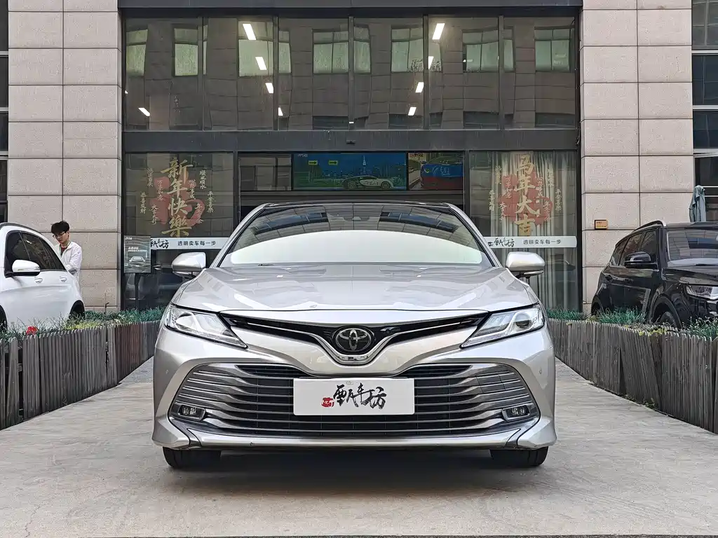 Toyota Camry 2020 — фото 2
