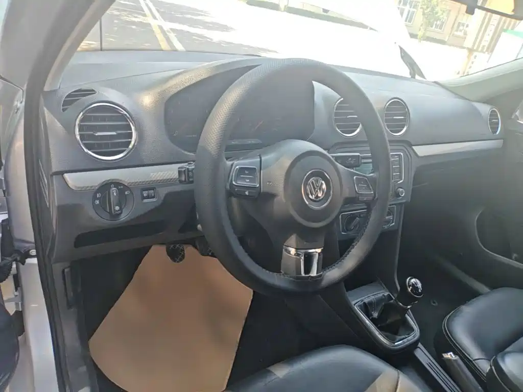 Volkswagen Jetta 2015 — фото 10