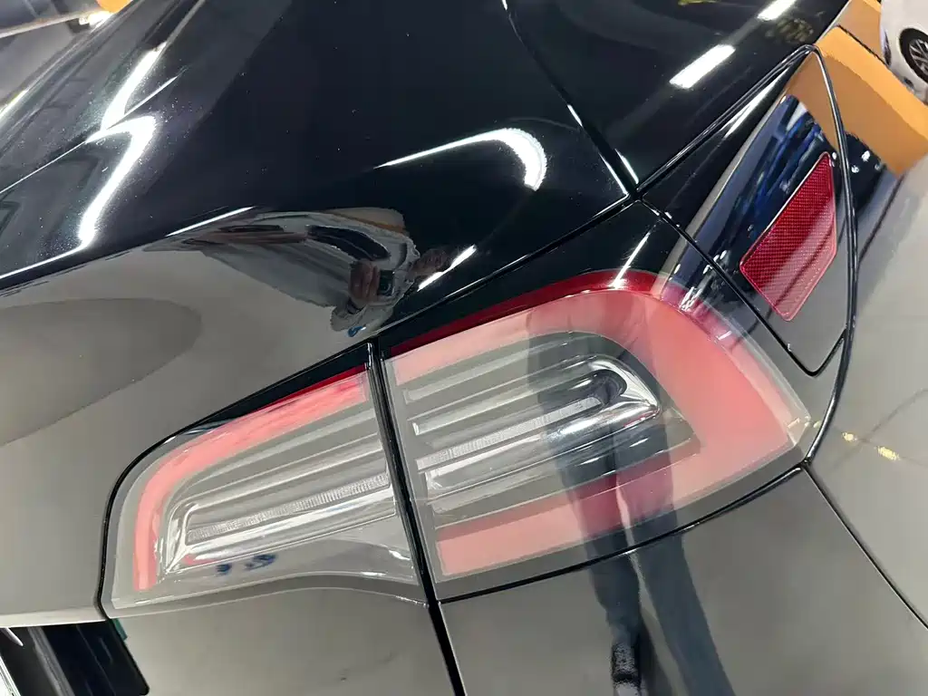 Tesla Model Y 2023 — фото 13