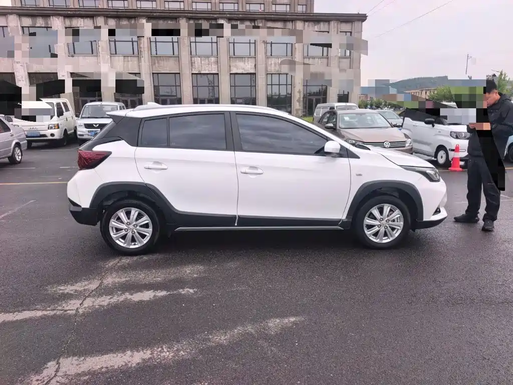 Toyota Yaris L 2022 — фото 11