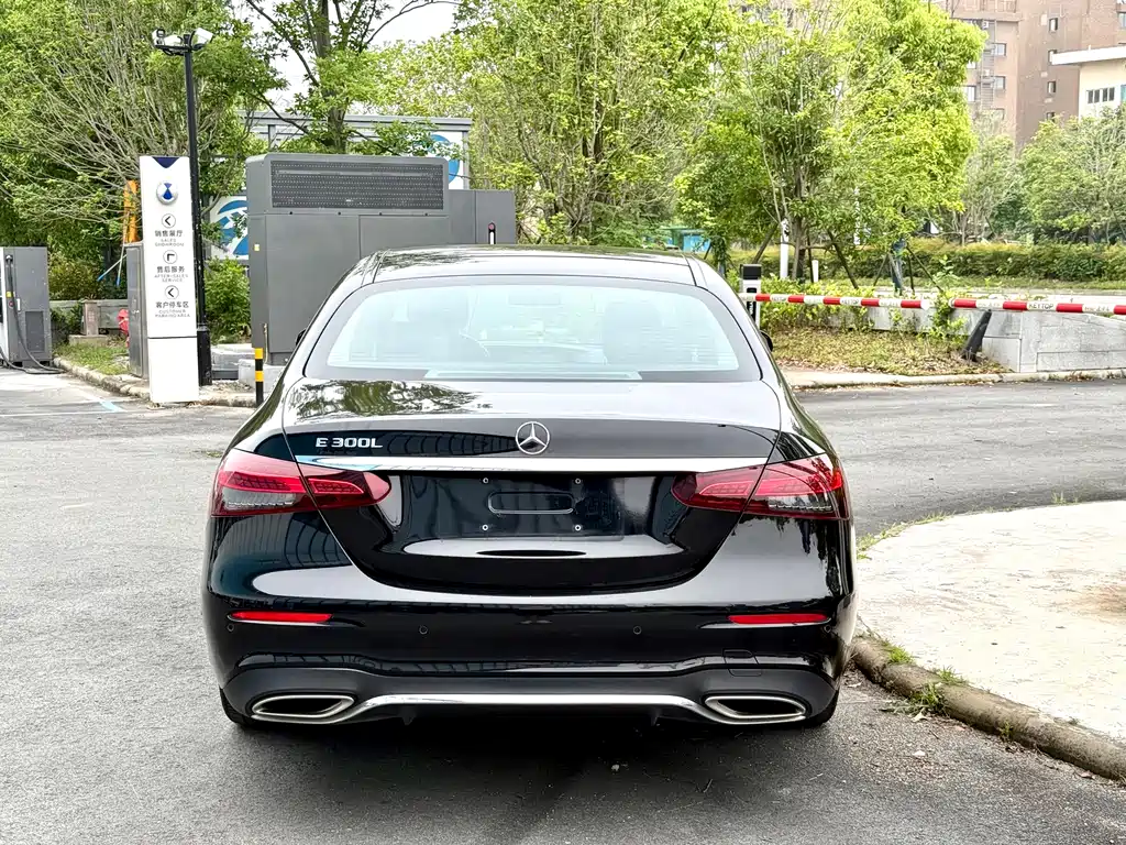 Mercedes-Benz E-Class 2022