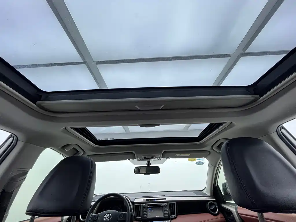 Toyota RAV4 2015 — фото 8