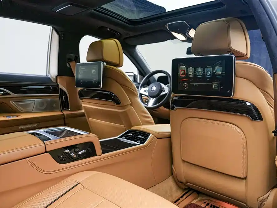 BMW 7 Series 2018 — фото 23