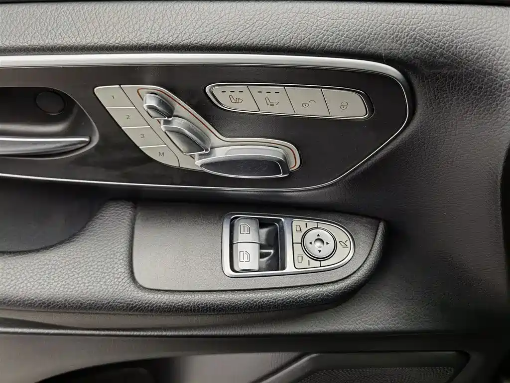 Mercedes-Benz V-Class 2021 — фото 9