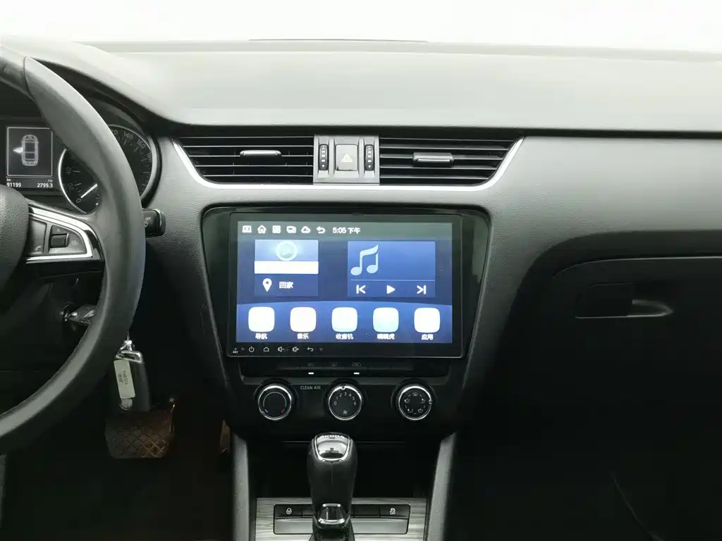 Skoda Octavia 2017 — фото 12