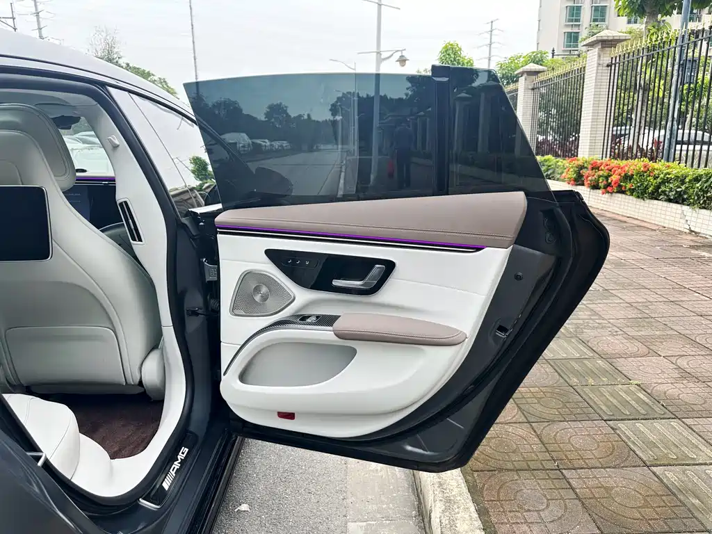 Mercedes-Benz EQS AMG 2023 — фото 12