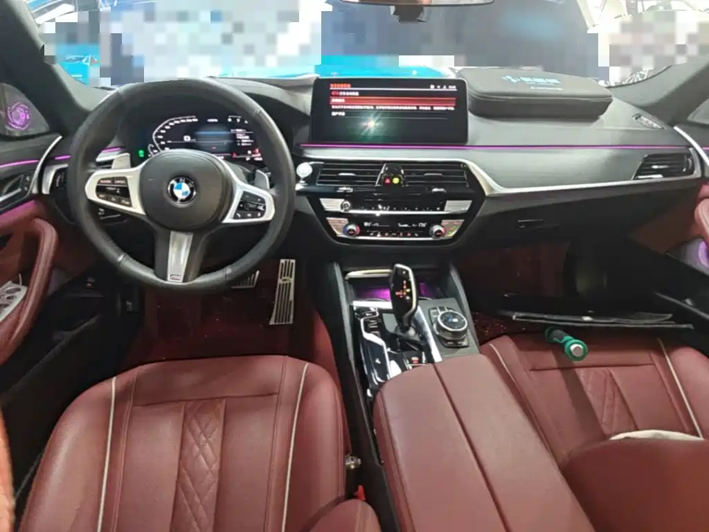 BMW 5 Series 2021 — фото 10