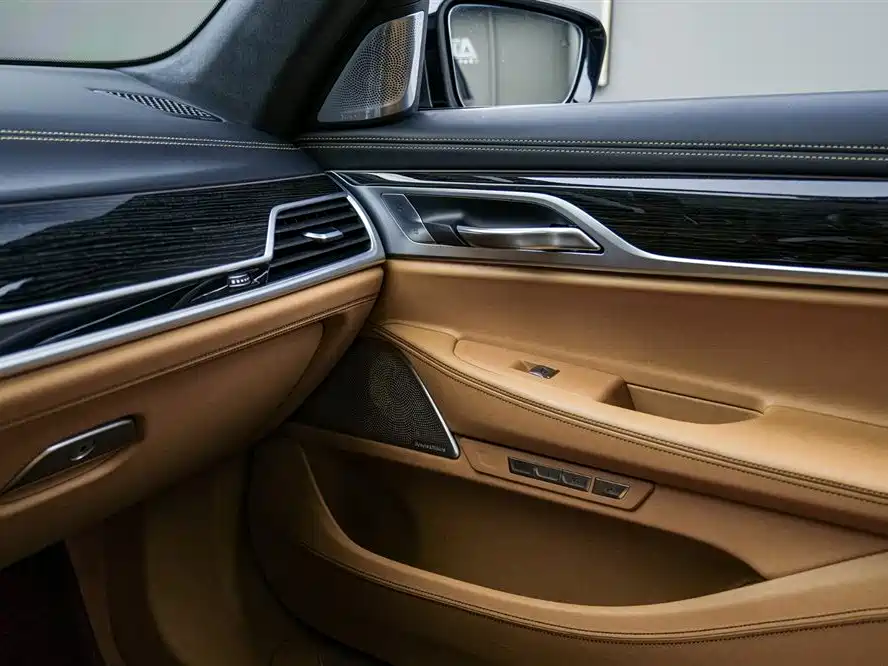 BMW 7 Series 2018 — фото 27
