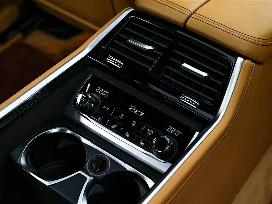BMW 7 Series 2018 — фото 25