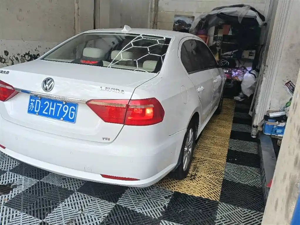 Volkswagen Lavida 2013