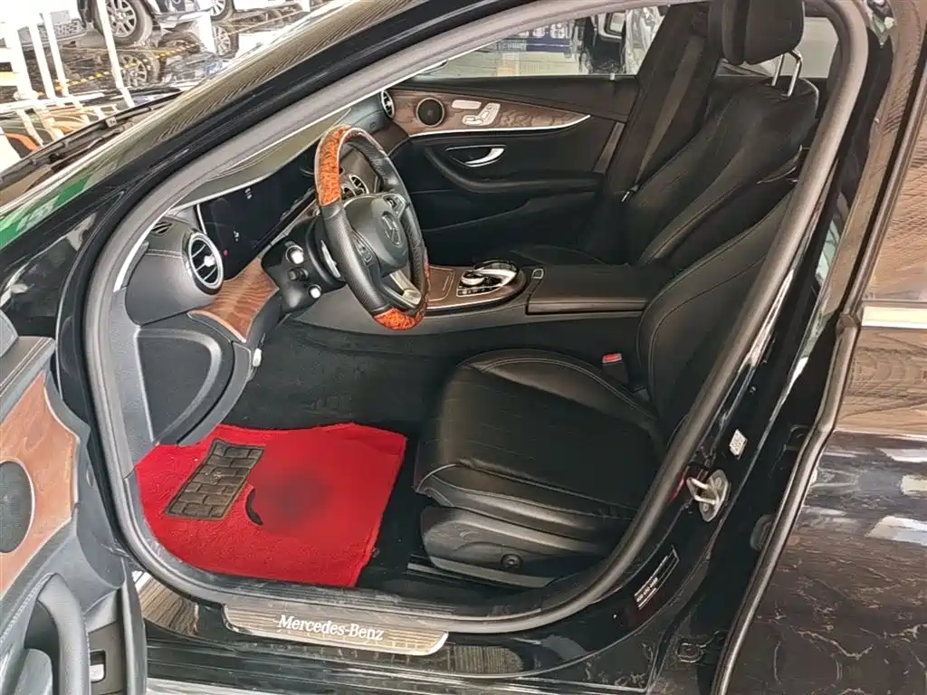 Mercedes-Benz E-Class 2018 — фото 15