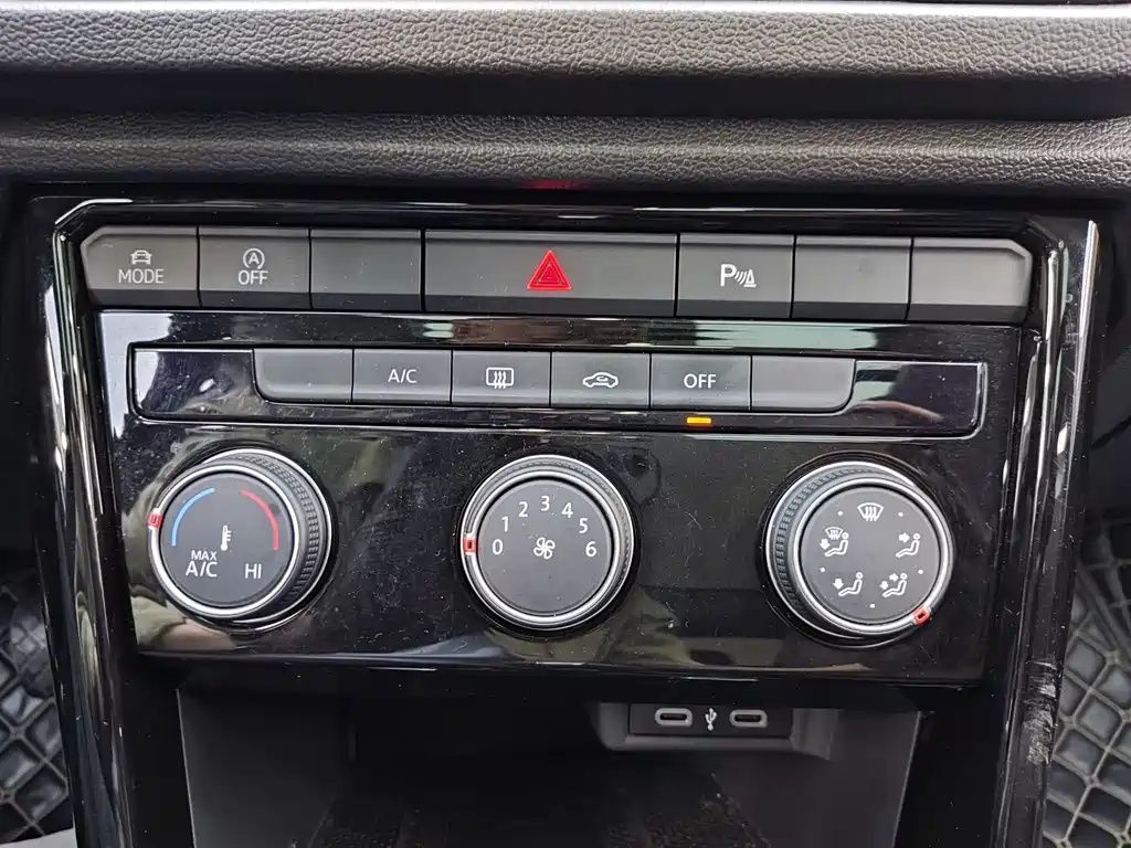 Volkswagen T-Roc 2022 — фото 16