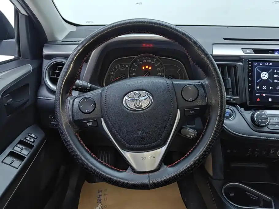 Toyota RAV4 2018 — фото 15