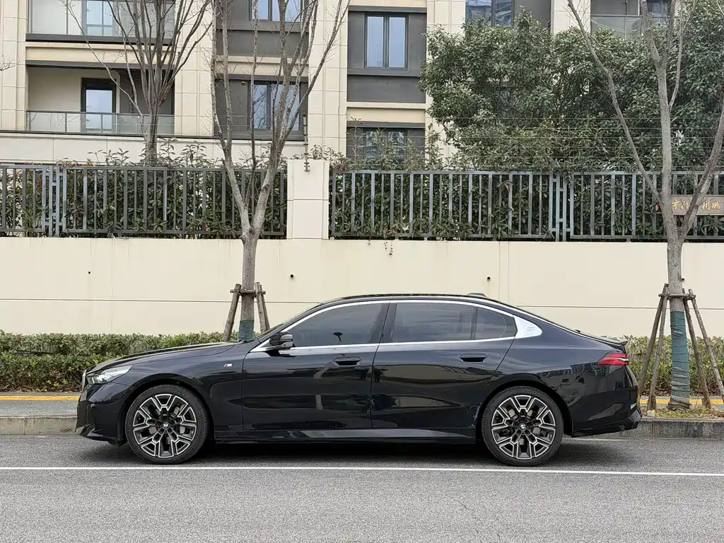 BMW 5 Series 2024