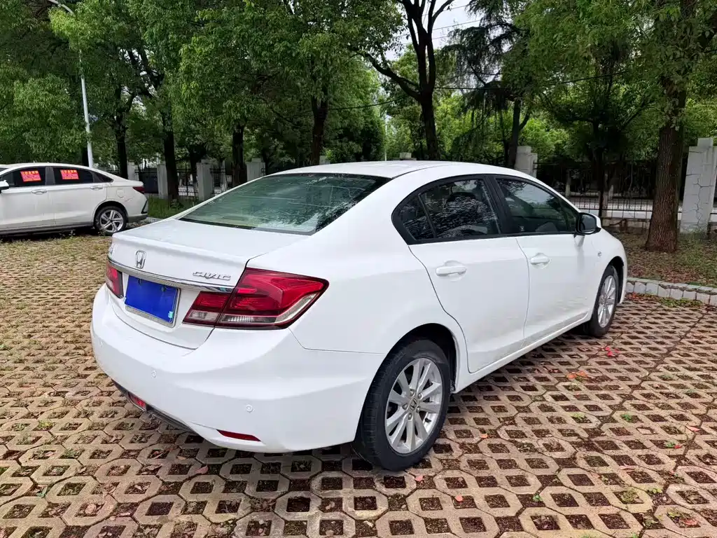 Honda Civic 2015 — фото 9