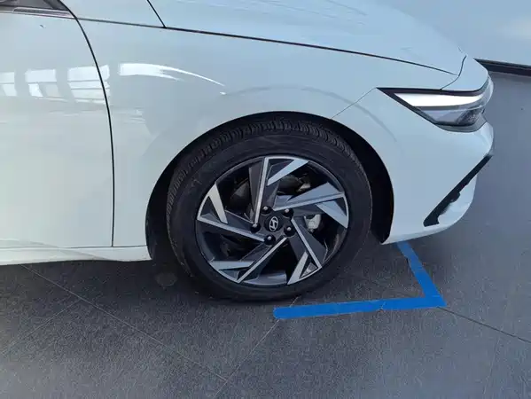 Hyundai Elantra 2024