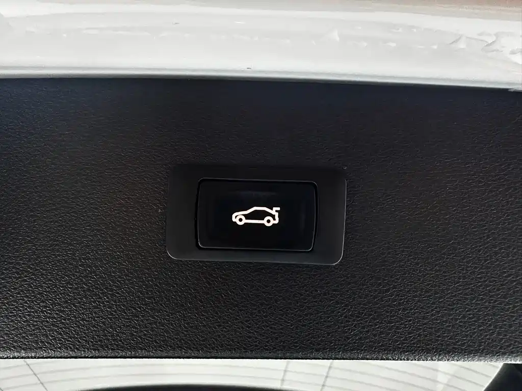 Audi Q2L 2022 — фото 16
