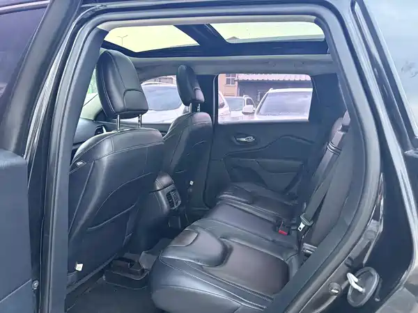 Jeep Cherokee 2016