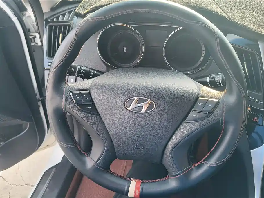 Hyundai Sonata 2015 — фото 15