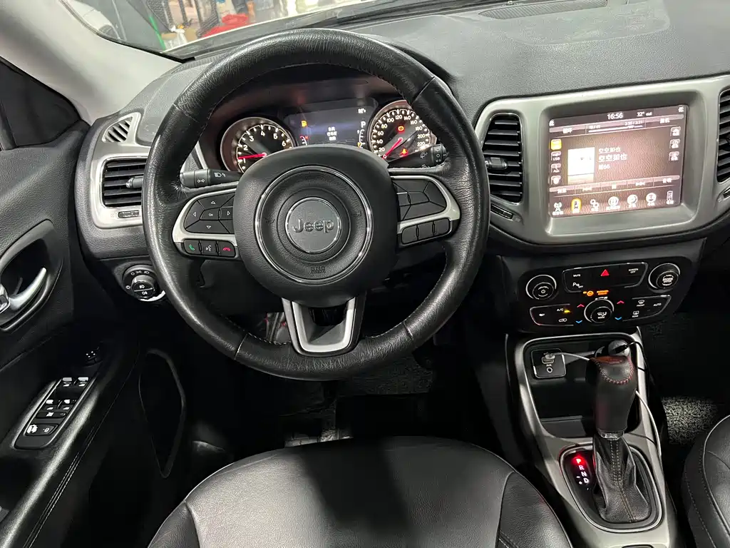 Jeep Compass 2017 — фото 7