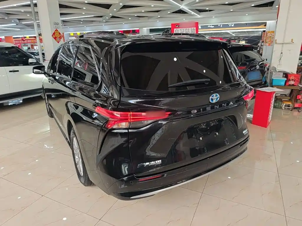 Toyota Sienna 2022 — фото 23
